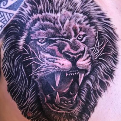 roaring lion tattoo on thigh