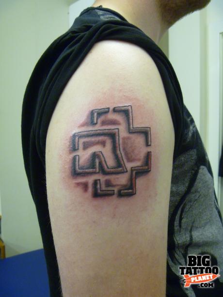 Песня рамштайн тату. Логотип рамштайн тату. Татуировка Rammstein. Символ Раммштайн тату. Знак рамштайн тату.